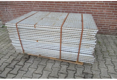 Stalen rooster, 1500 mm x 970 mm.